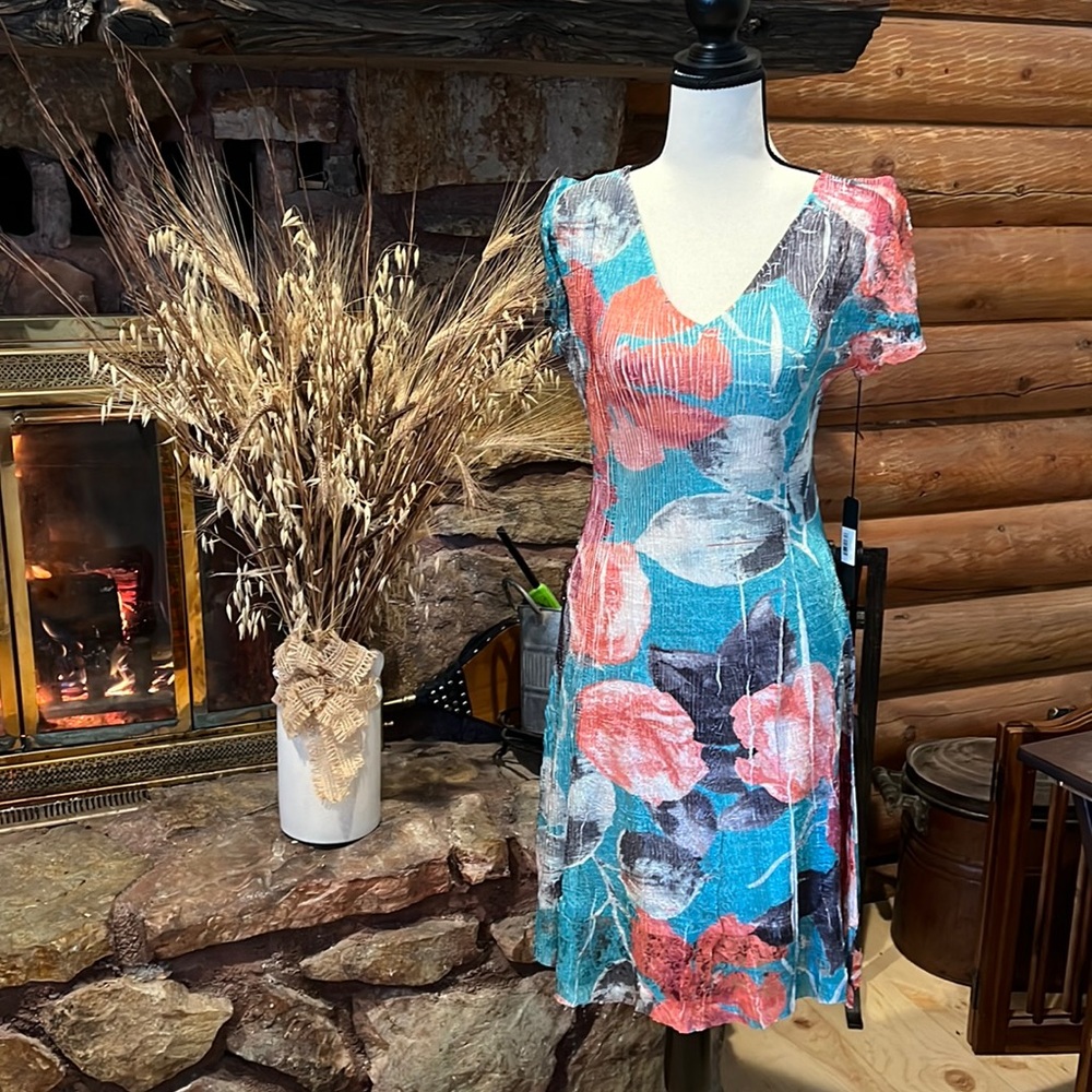 💚 NWT - Gorgeous Komarov Crinkle Dress! Cap lace short sleeves/beautiful v-neck
